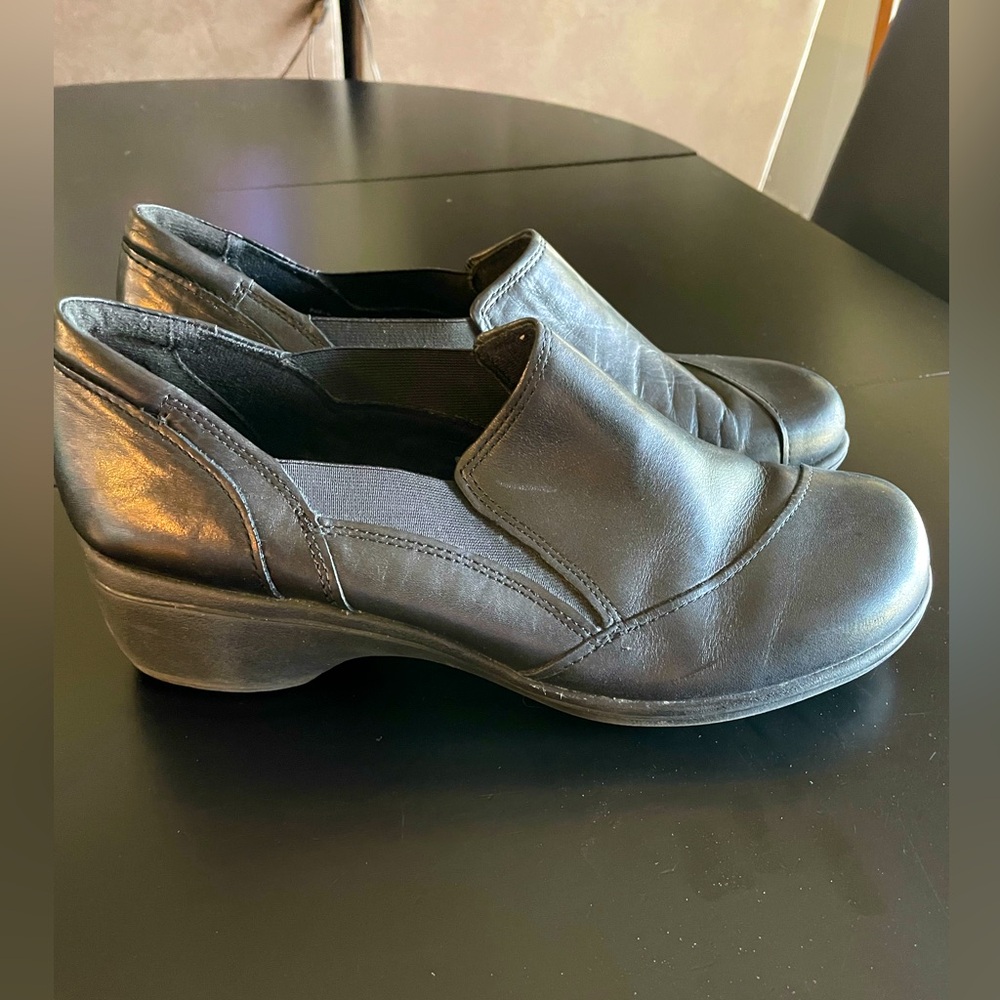 Clarks Artisan Black Leather Mules Clogs Slip On Comfort Shoes Womens sz 11